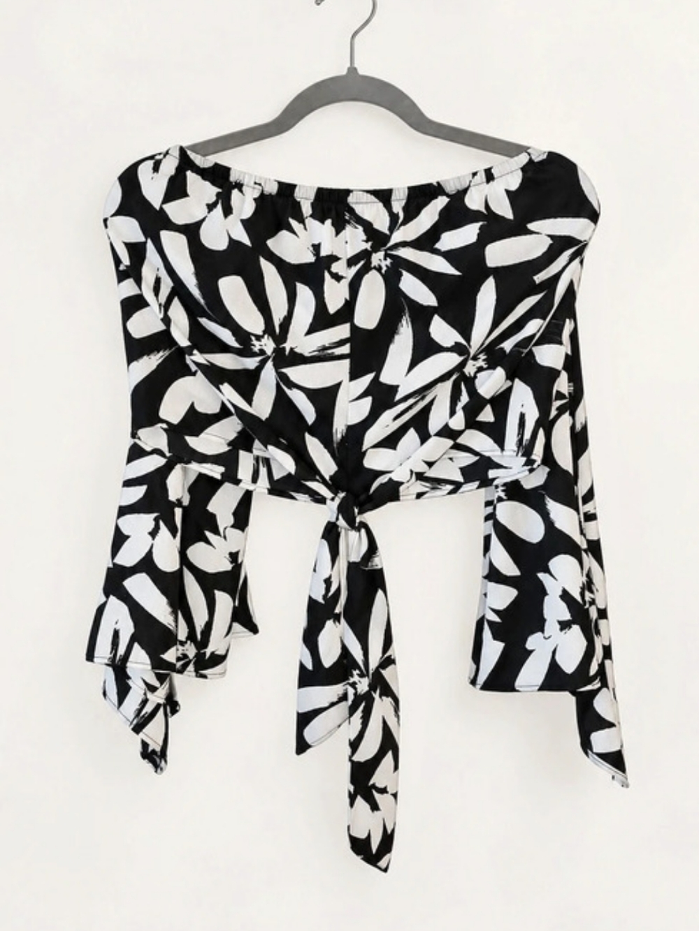 VICI Floral Tie-Front Crop Top in Black & White Size Small Like New